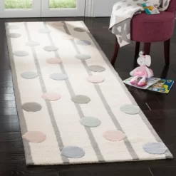 Safavieh Kids SFK909 Hand Tufted Area Rug - Safavieh